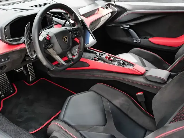 Lamborghini Revuelto
