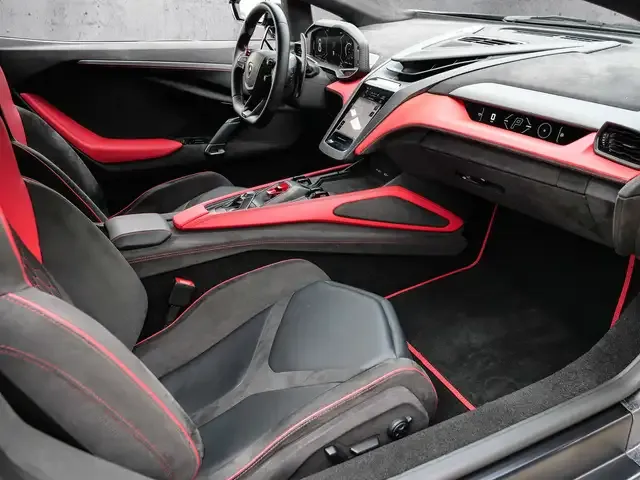 Lamborghini Revuelto