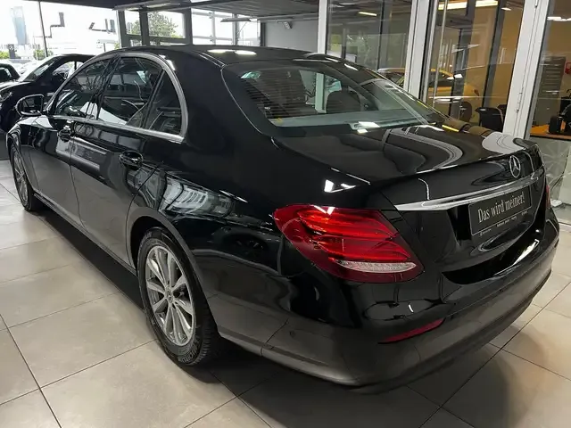 Mercedes-Benz E 220