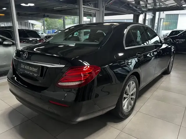 Mercedes-Benz E 220