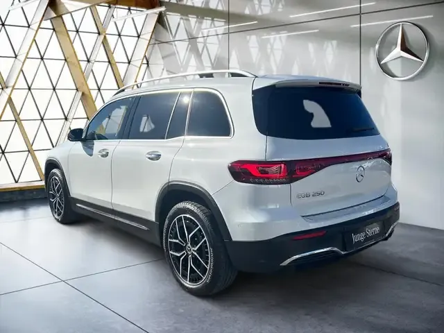Mercedes-Benz EQB 250