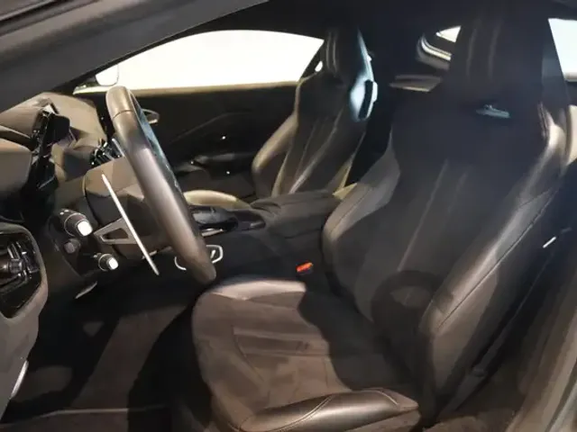 Aston Martin Vantage