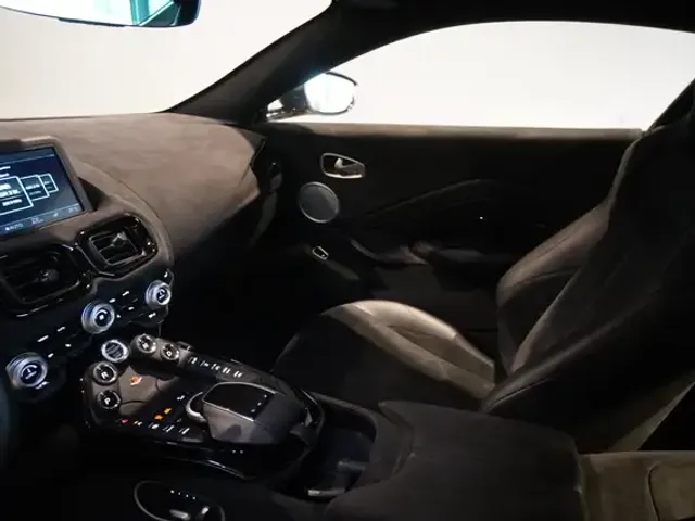 Aston Martin Vantage