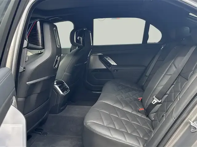 BMW 740