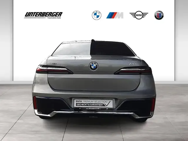 BMW 740