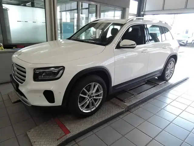 Mercedes-Benz GLB 220