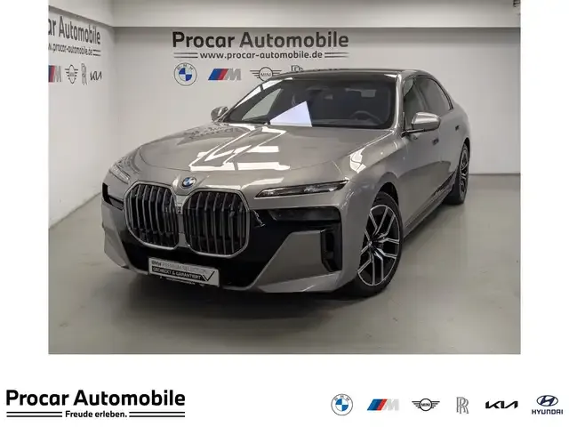 BMW i7