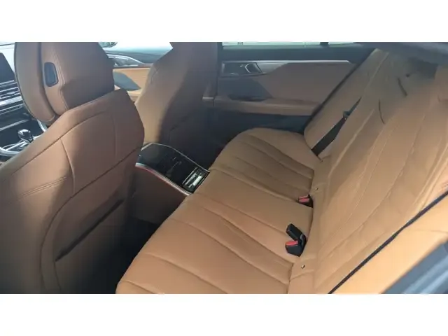 BMW 840