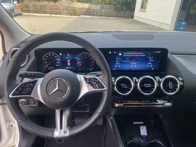 Mercedes-Benz B 180
