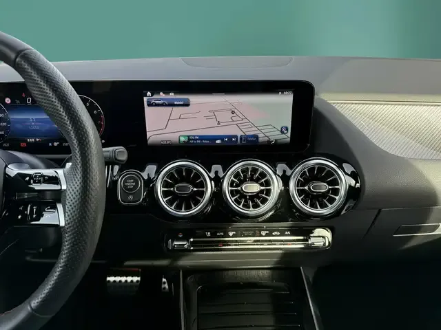 Mercedes-Benz GLA 220