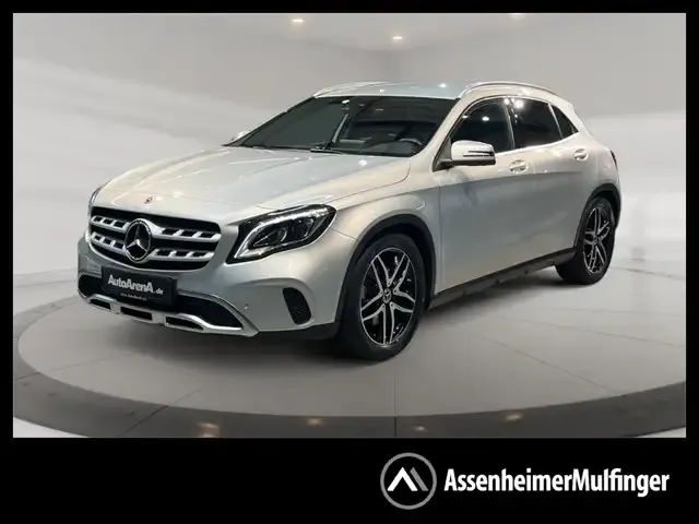 Mercedes-Benz GLA 220