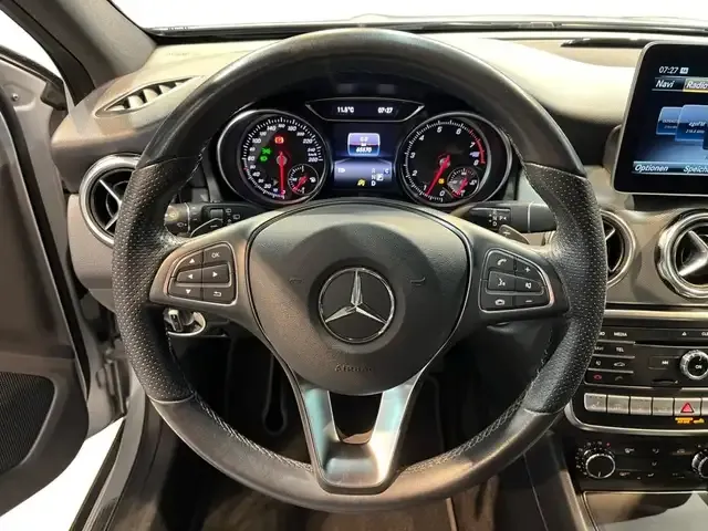 Mercedes-Benz GLA 220