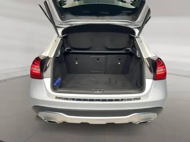 Mercedes-Benz GLA 220