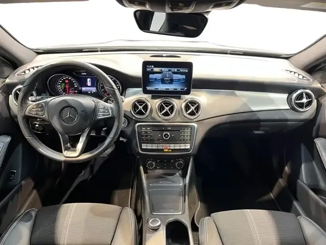 Mercedes-Benz GLA 220