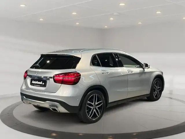 Mercedes-Benz GLA 220