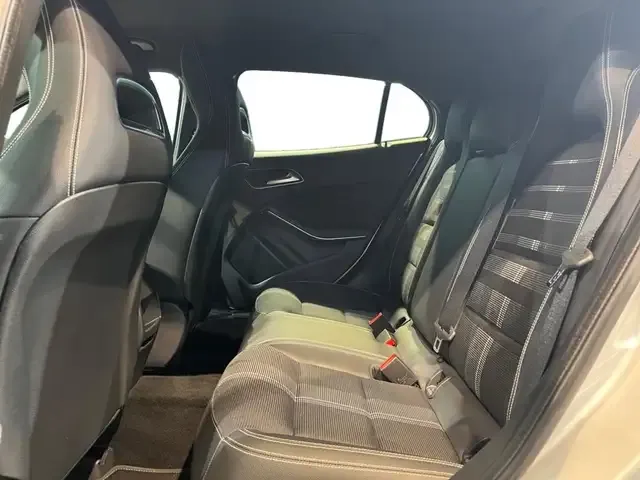 Mercedes-Benz GLA 220