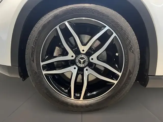 Mercedes-Benz GLA 220