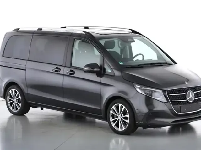 Mercedes-Benz V 220