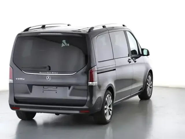 Mercedes-Benz V 220