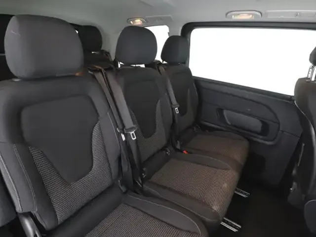 Mercedes-Benz V 220