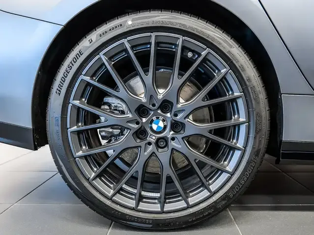 BMW 235