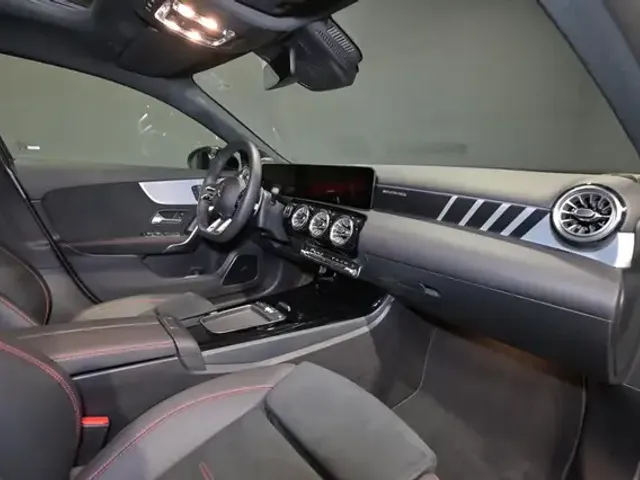 Mercedes-Benz A 35 AMG