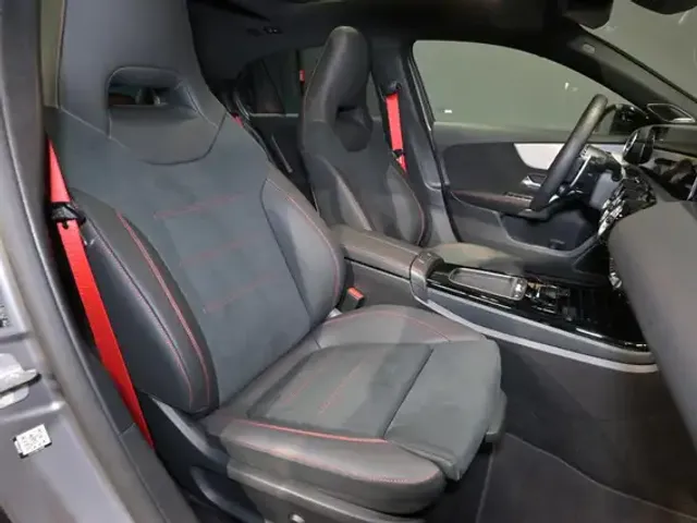 Mercedes-Benz A 35 AMG