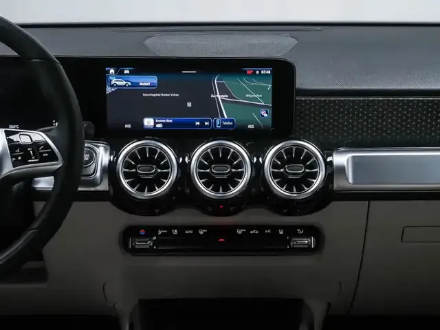 Mercedes-Benz EQB 300