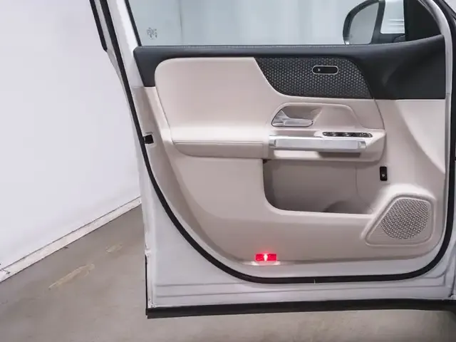Mercedes-Benz EQB 300