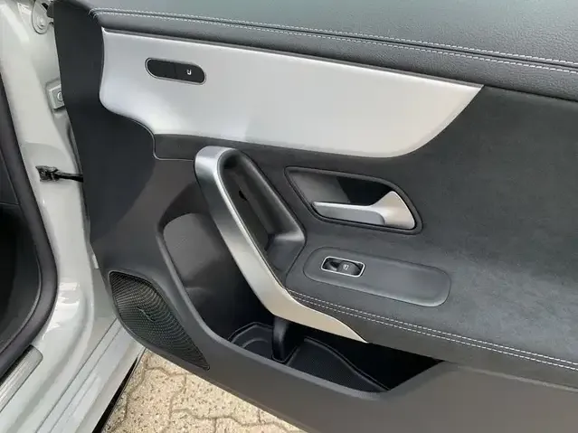 Mercedes-Benz CLA 220