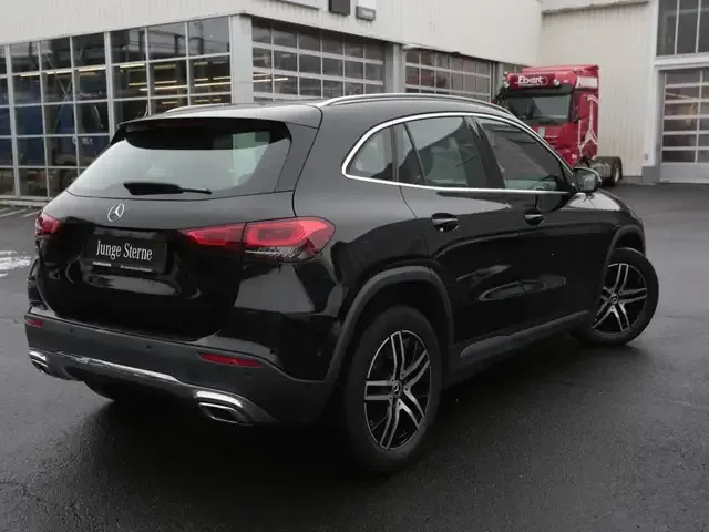 Mercedes-Benz GLA 200
