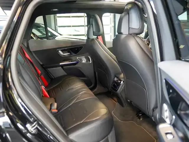 Mercedes-Benz EQE 43