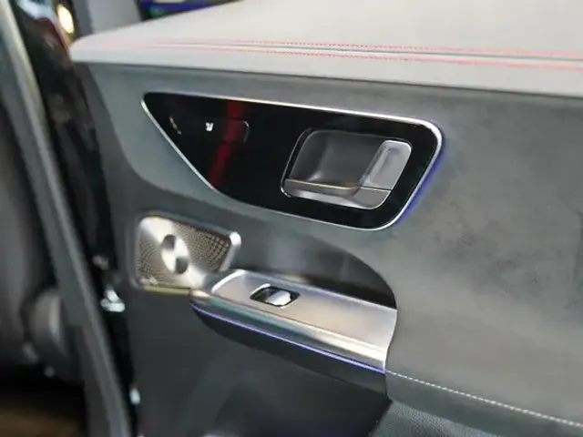 Mercedes-Benz EQE 43