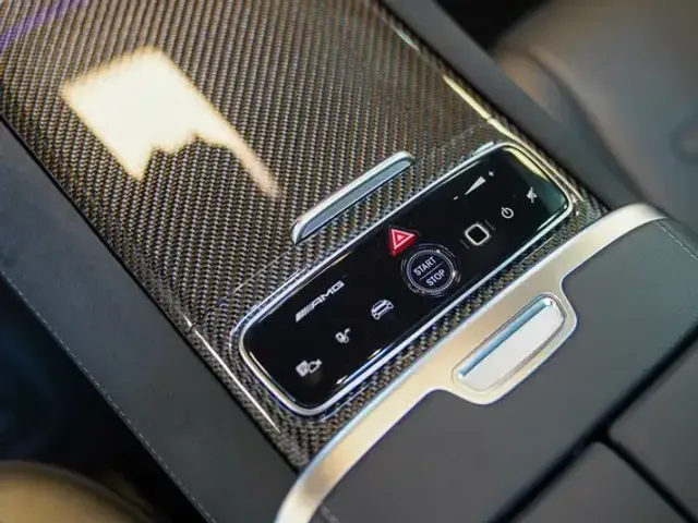 Mercedes-Benz EQE 43