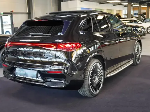 Mercedes-Benz EQE 43
