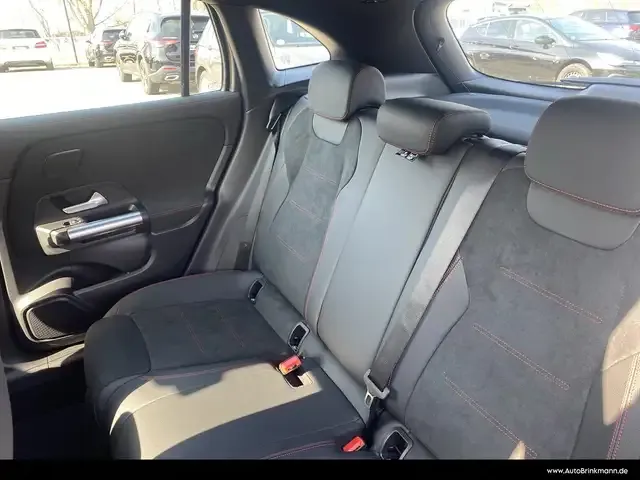 Mercedes-Benz GLA 180