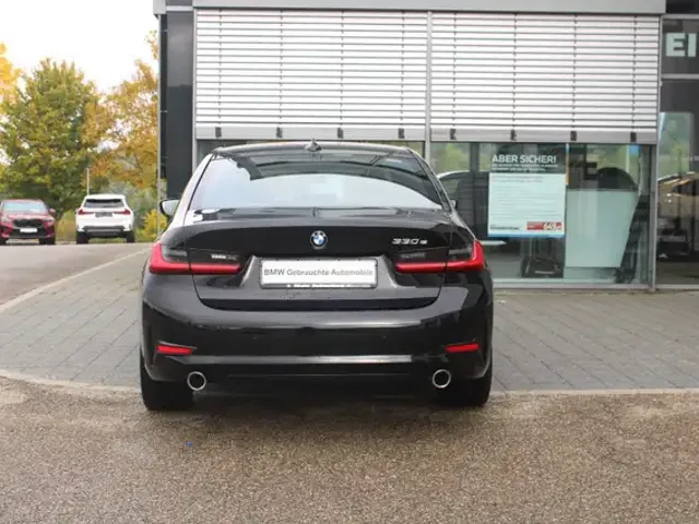 BMW 330