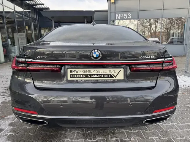 BMW 740
