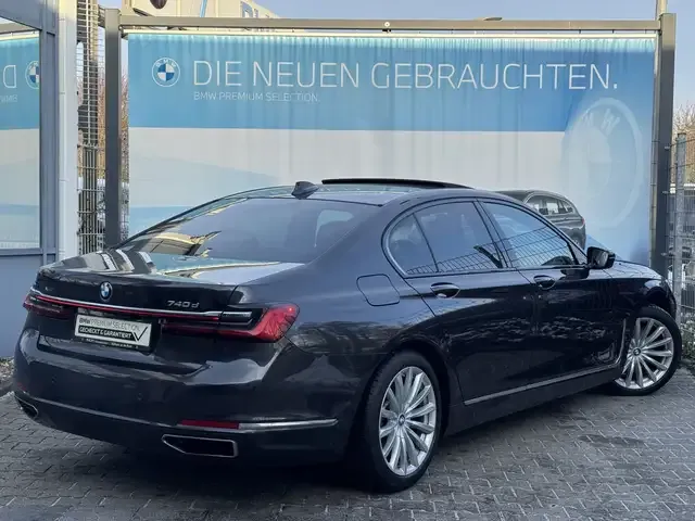 BMW 740