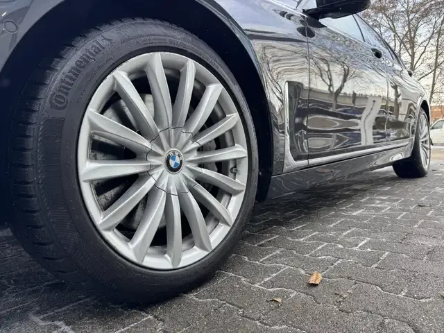 BMW 740