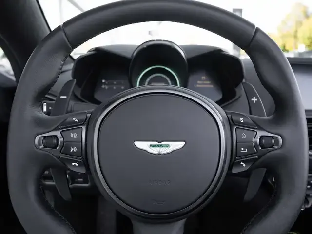 Aston Martin V8