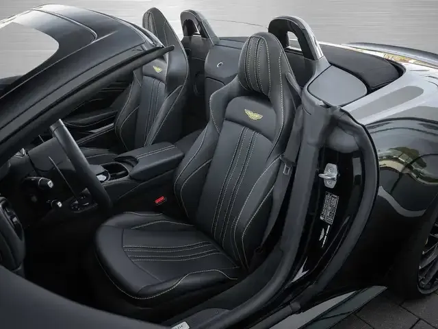 Aston Martin V8
