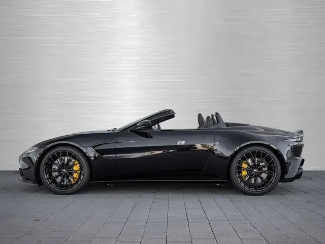 Aston Martin V8