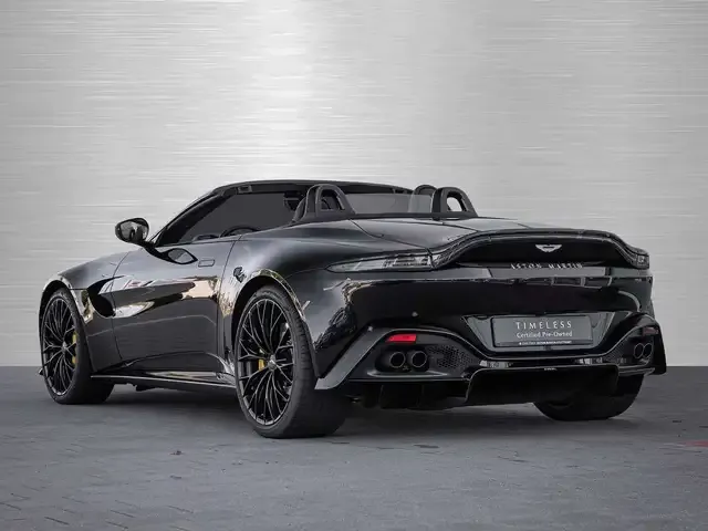 Aston Martin V8