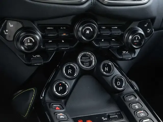 Aston Martin V8