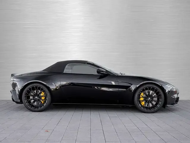 Aston Martin V8