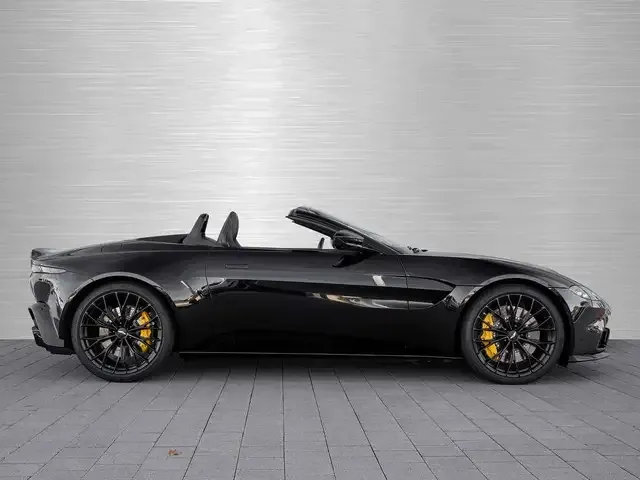 Aston Martin V8
