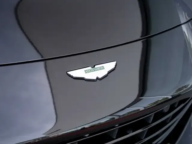 Aston Martin V8