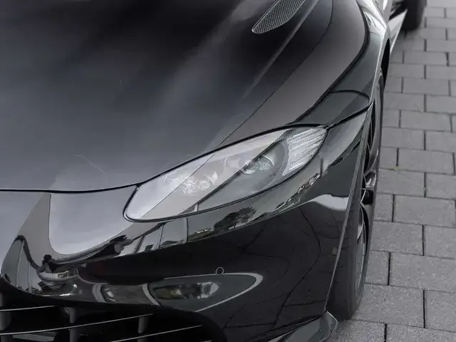 Aston Martin V8