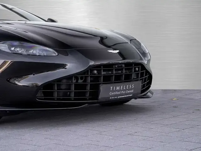 Aston Martin V8